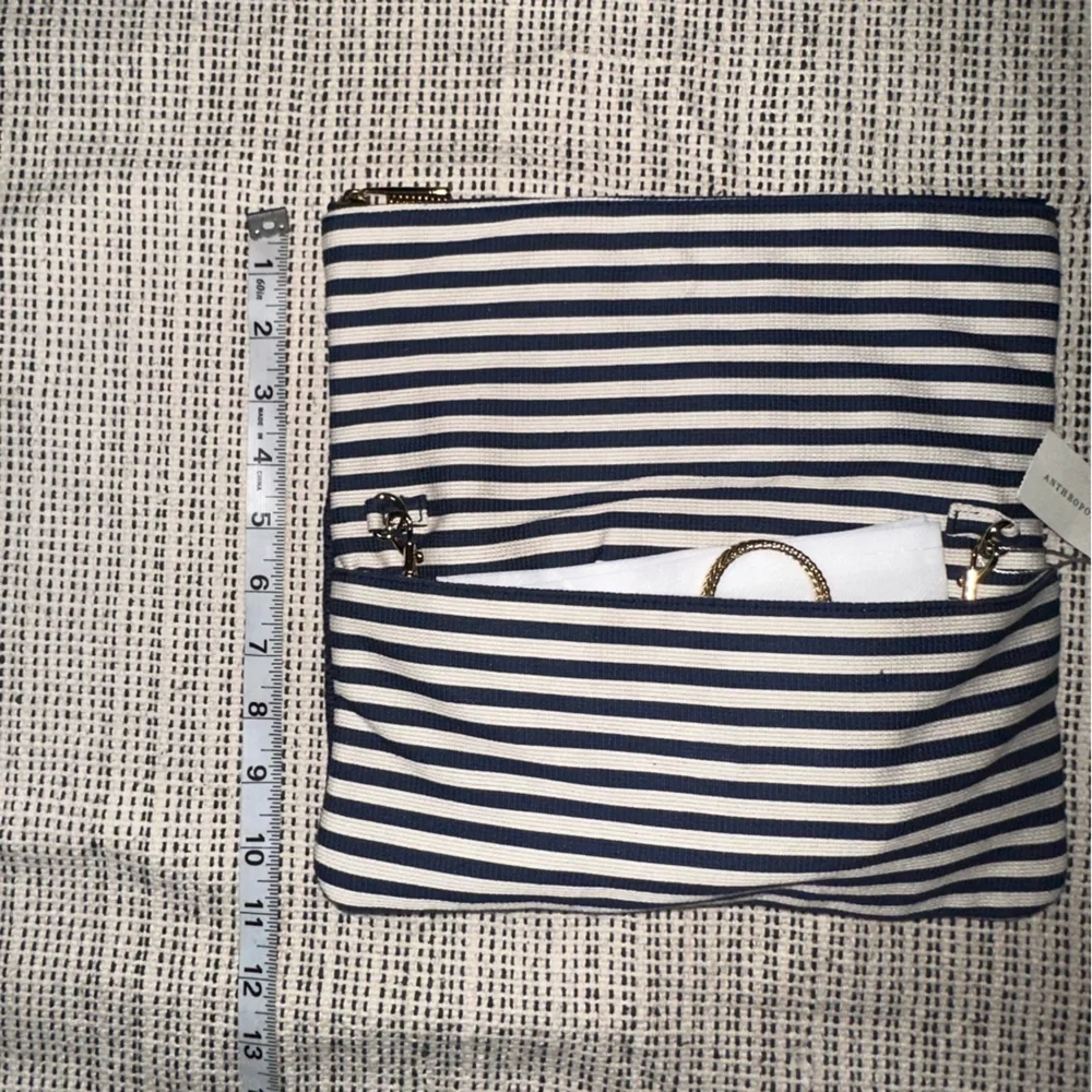 Deux Lux Elsa Fold Over Cross Body Purse Handbag‎ Navy White NWT